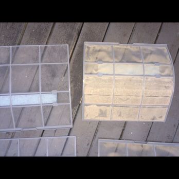 Da Vinci Floors - Look at all that wood dust. How could a "professional" think leaving the AC running was ok???  Clearly UNPROFESSIONAL!! - Flooring Near Me