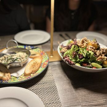 Dominique's Kitchen - White beans and kale, Parmesan cheese & Organic mesclun with organic baby tomatoes, walnuts - French Near Me - Redondo Beach, California