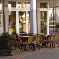 Eiscafe San Remo Paulo Jorge Cardoso Tavares - Aussenbereich im Februar 2008 bei gutem Wetter.
