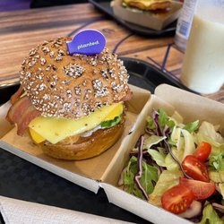 Açaï Spot - Avocado burger. And a mango shake.