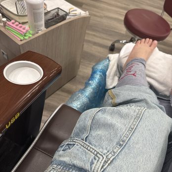 Linda's Beauty Nails - Foot & leg massage with hot towel treatment - Nail Salons Near Me - South Windsor, Connecticut Linda's Beauty Nails - Foot & leg massage with hot towel treatment - Nail Salons Near Me - South Windsor, Connecticut