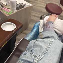 Linda's Beauty Nails - Foot & leg massage with hot towel treatment