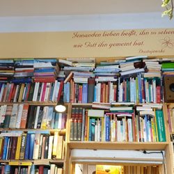 Trödel-Café Mülheim - bücherwand