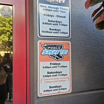 Kapolei Inline Hockey Arenas - Signs posted outside at entrance - Skating Rinks Near Me - Kapolei, Hawaii