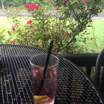 Oceans & Ale - Patio is smoking so if it bothers you stay inside! - Seafood Near Me - Williamsburg, Virginia