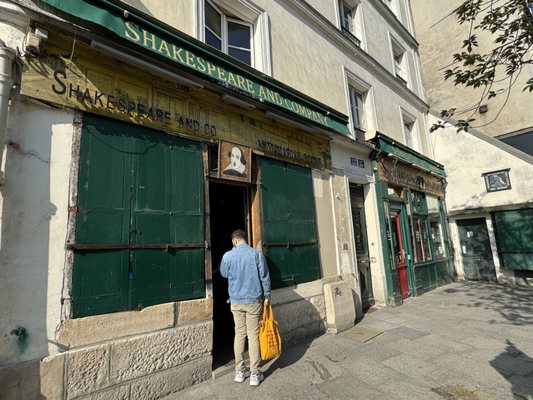 Shakespeare and Company Café by null