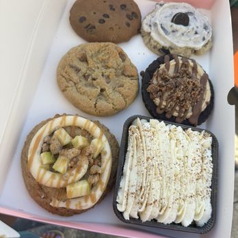 Crumbl - Magnolia - 6-Pack - Bakeries Near Me - Magnolia, Texas Crumbl - Magnolia - 6-Pack - Bakeries Near Me - Magnolia, Texas