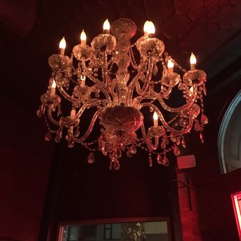 The Diller Room - The chandelier at the entrance. - Pizza Near Me - Seattle, Washington