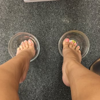 Exquisite Nails - Soaked in these small bowls of acetone for my gel while they made me wait for about 30 minutes. Never done this at a salon befor - Nail Salons Near Me - Reseda, California