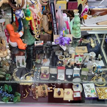 La Parisienne - Used, Vintage & Consignment Near Me - Honolulu, Hawaii