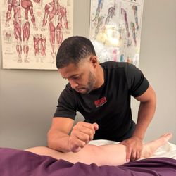 Grand River Sports Medicine - Adrian Sterling, GRSM Registered Massage Therapist massaging patients leg