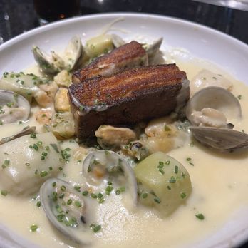 Dorsay Pub Britannique - Seafood chowder with pork belly and leeks. Yum! - Gastropubs Near Me - Quebec City, Quebec Dorsay Pub Britannique - Seafood chowder with pork belly and leeks. Yum! - Gastropubs Near Me - Quebec City, Quebec