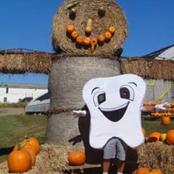 Sorrento Dental - Our happy tooth at Marini Farms sponsoring the Corn Maze.