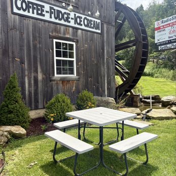 Caffeinated Elk Fudgery & Coffeehouse - Exterior - Gift Shops Near Me - Sugar Mountain, North Carolina