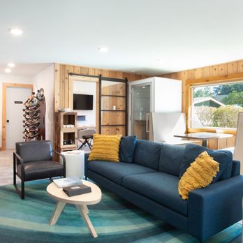 Gravity Haus Westport - Newly renovated Grass Island Co-working lounge at Gravity Haus Westport - Hotels Near Me - Westport, Washington Gravity Haus Westport - Newly renovated Grass Island Co-working lounge at Gravity Haus Westport - Hotels Near Me - Westport, Washington