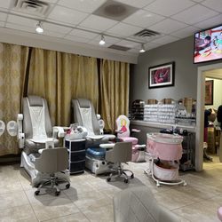 Baxter Nails and Spa - Pedicure chairs