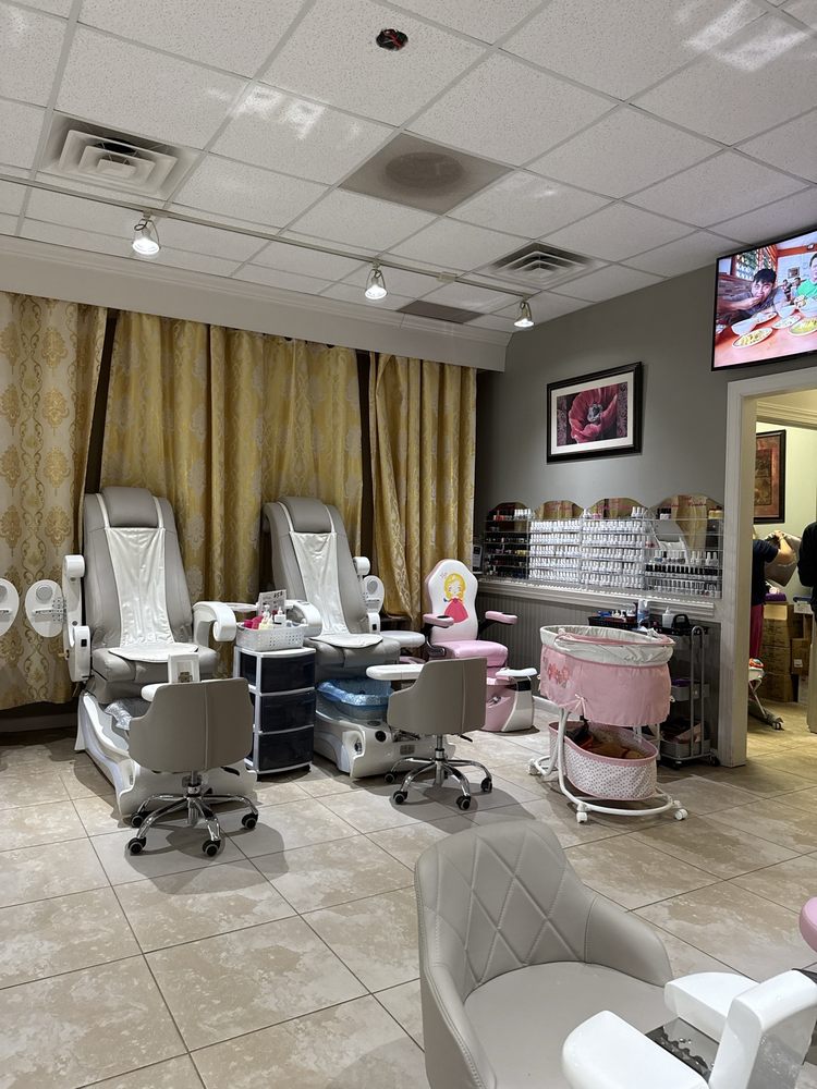 Baxter Nails and Spa Logo