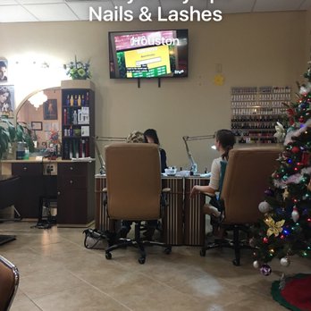Q Nails & Lashes - It is raining today but lots of people are doing pedicure !! - Nail Salons Near Me - Houston, Texas Q Nails & Lashes - It is raining today but lots of people are doing pedicure !! - Nail Salons Near Me - Houston, Texas