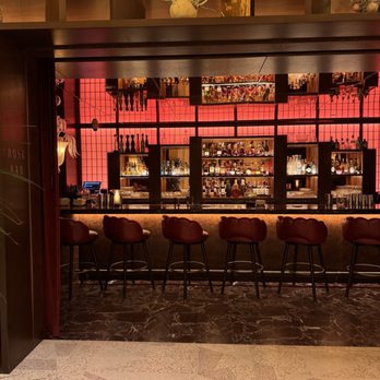 Rose Bar - Bars Near Me - Miami Beach, Florida Rose Bar - Bars Near Me - Miami Beach, Florida