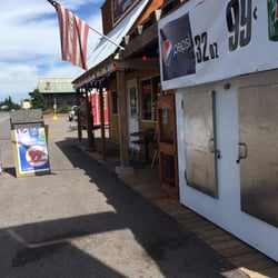 Double D Mountain Market - Front of century-old store
