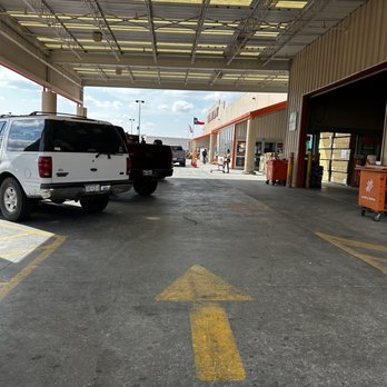 The Home Depot - Far right top, day laborer waiting to help people load. Seems like a scam by staff to cash in. - Nurseries & Gardening Near Me - Odessa, Texas