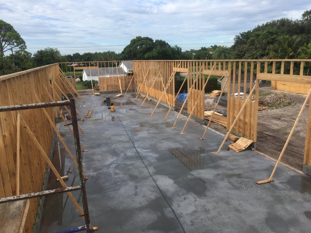 Slide of Leo Construction Roofing