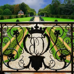 Château de Breteuil - Cour et vue jardins - Milochau