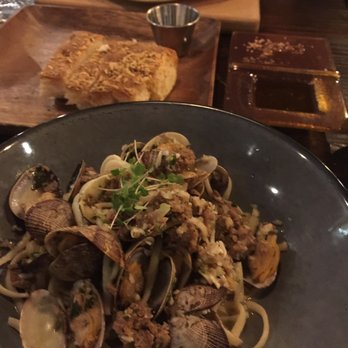 Taverna - Linguine con Vongole - Cocktail Bars Near Me - Kapalua, Hawaii Taverna - Linguine con Vongole - Cocktail Bars Near Me - Kapalua, Hawaii