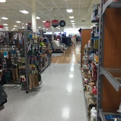 TJ Maxx - Hudson TJ Maxx -- Highland Commons : 12 Highland Commons West, Hudson Interior