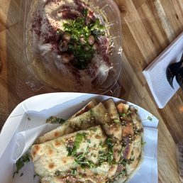 Hummus and tandoori bread Hummus and tandoori bread