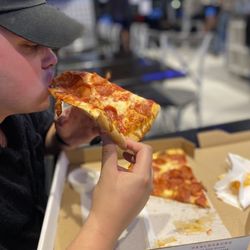 Mombo's Pizza - GF PEPPERONI