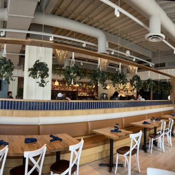 Tupelo Honey Southern Kitchen & Bar - Restaurant dining area - Southern Near Me - Des Moines, Iowa Tupelo Honey Southern Kitchen & Bar - Restaurant dining area - Southern Near Me - Des Moines, Iowa