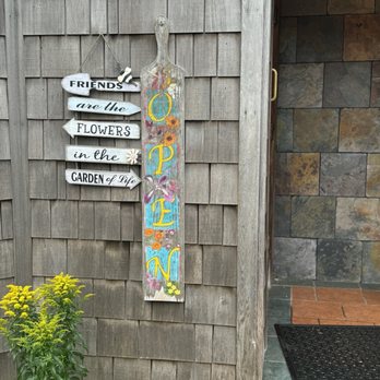Wildflower Grill - Cute little cafe with a gorgeous front yard to wait in filled with flowers - American Near Me - Lincoln City, Oregon