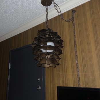 Graduate by Hilton Eugene - Pinecone lamp! - Hotels Near Me - Eugene, Oregon