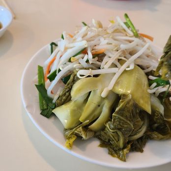 Mirada Restaurant - plate of vegetables and noodles - Vietnamese Near Me - Fountain Valley, California Mirada Restaurant - plate of vegetables and noodles - Vietnamese Near Me - Fountain Valley, California