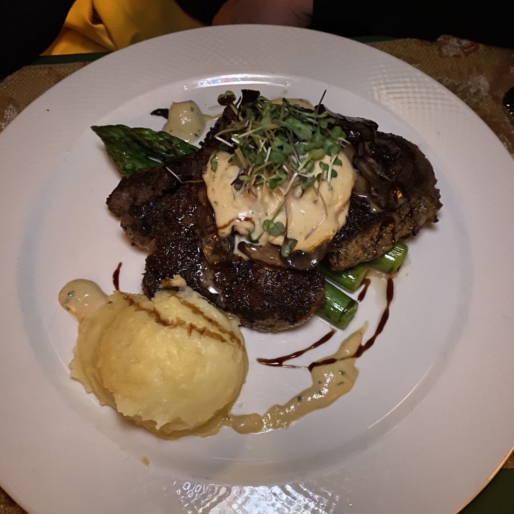 Deetjen's Restaurant - Dinner special: Ribeye steak with mashed potatoes and asparagus - American Near Me - Big Sur, California Deetjen's Restaurant - Dinner special: Ribeye steak with mashed potatoes and asparagus - American Near Me - Big Sur, California