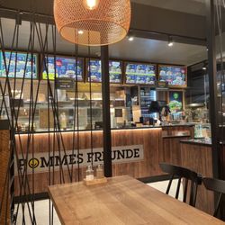 Pommes Freunde - Nice little burger joint! fantastic food!