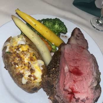Prime Steakhouse at Harris Ranch - 14oz Jack's Cut Prime Rib of Beef - ordered rare - Steakhouses Near Me - Coalinga, California