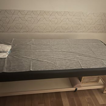 Hideko Spa - Massage table - Massage Therapy Near Me - Los Angeles, California