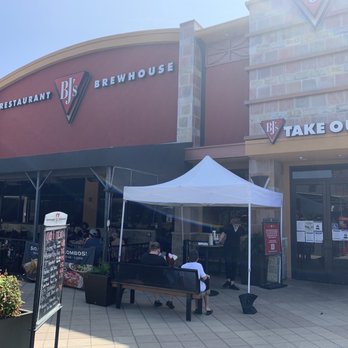 BJ's Restaurant & Brewhouse - Patio Dining. - American Near Me - Concord, California