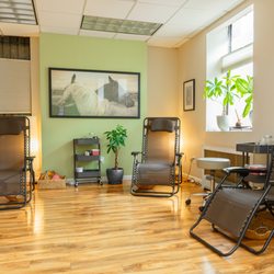 Harlem Chi Community Acupuncture - Choice of Zero-gravity lounge chairs or tables in Community Treatment Room