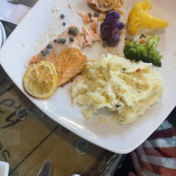 Three Italian Restaurant - Salmon - Italian Near Me - Fairfield, California