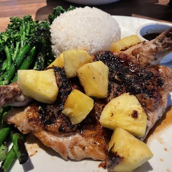 Yard House - Maui grilled chicken - New American Near Me - Orlando, Florida