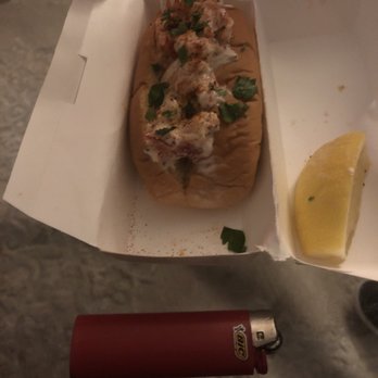 Harlem Shake - Maine Lobster Roll - American Near Me - New York, New York
