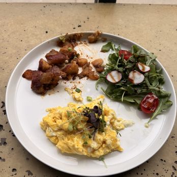 Cedarhurst Cafe - Scrambled egg, potatoes, salad - Cafes Near Me - New Haven, Connecticut