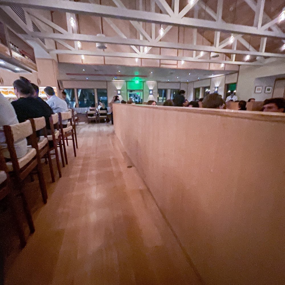 Este - Inside - Seafood Near Me - Austin, Texas