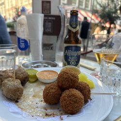 Café Hoppe - Meatballs bitter balls na beer