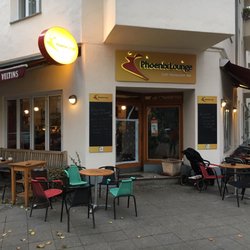 Aussenansicht der Phoenix Lounge mit Terrasse