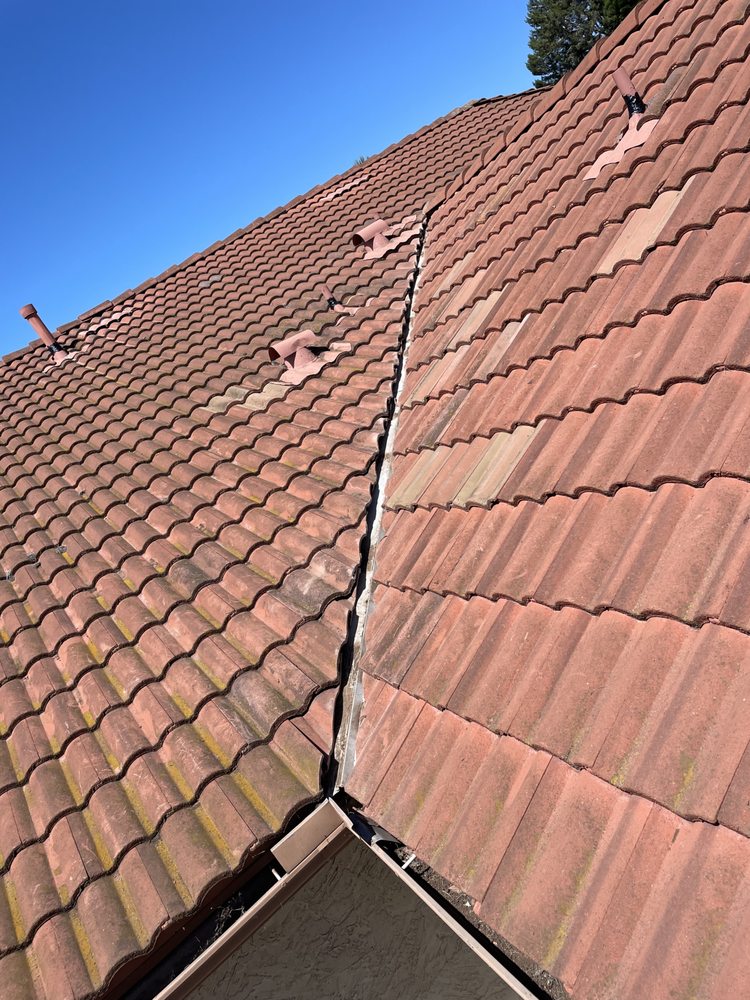 Slide of Alvarez Roofing