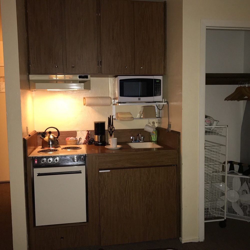 Donner Lake Village - Mini-kitchen countertop needs replacing! - Hotels Near Me - Truckee, California